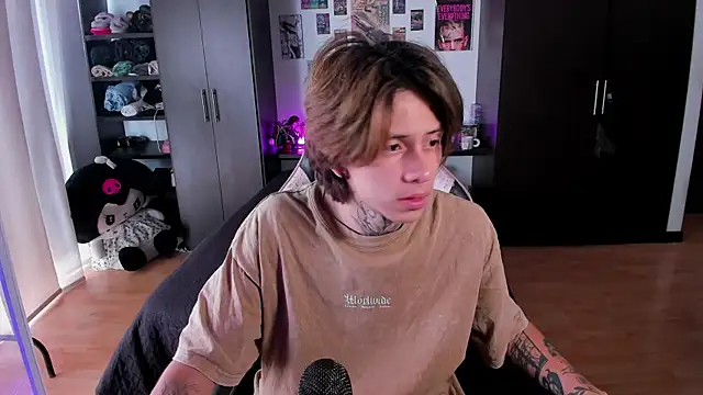 xIce Boy online show from 04-12-26, 01:47