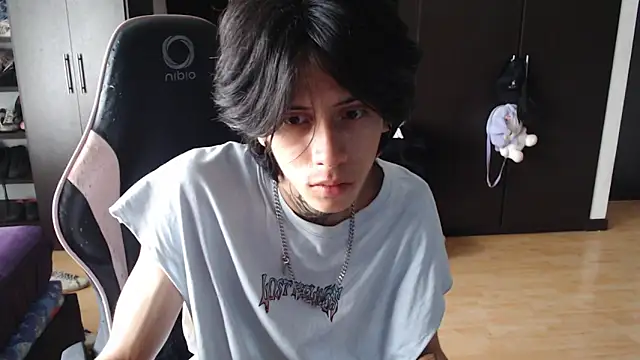 xIce Boy online show from 12-18-25, 01:59