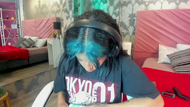 Karin Ks online show from 10-28-25, 07:13