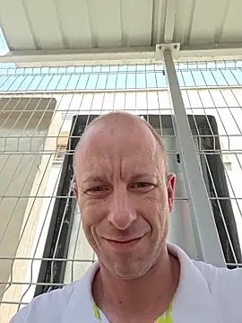Snapshot of svenpfeifer chatting on 06-21-26, 10:43 svenpfeifer online show from 06-21-26, 10:43