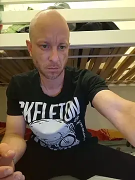 Snapshot of svenpfeifer chatting on 05-09-26, 01:42 svenpfeifer online show from 05-09-26, 01:42