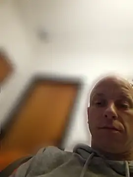 Snapshot of svenpfeifer chatting on 04-15-26, 06:12 svenpfeifer online show from 04-15-26, 06:12