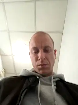 Snapshot of svenpfeifer chatting on 03-17-25, 06:51 svenpfeifer online show from 03-17-25, 06:51