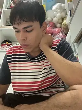 yue014 online show from 05-08-26, 04:05
