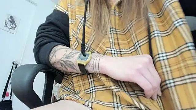 Hat girl online show from 03-07-26, 04:52