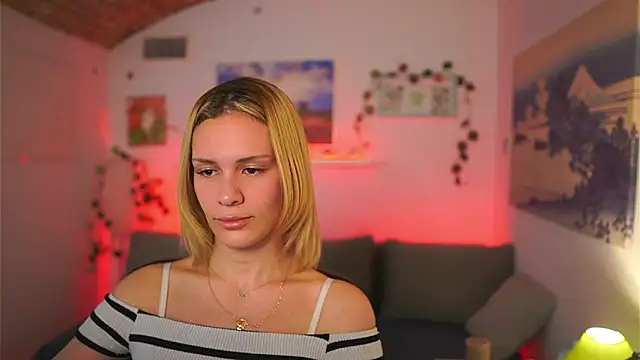 Snapshot of Aria_Blonde chatting on 03-21-25, 05:23 Aria Blonde online show from 03-21-25, 05:23