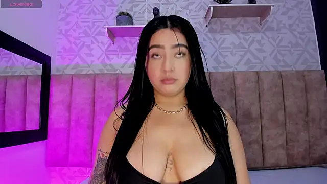 Snapshot of MelinaCruz chatting on 10-13-25, 04:14 MelinaCruz online show from 10-13-25, 04:14