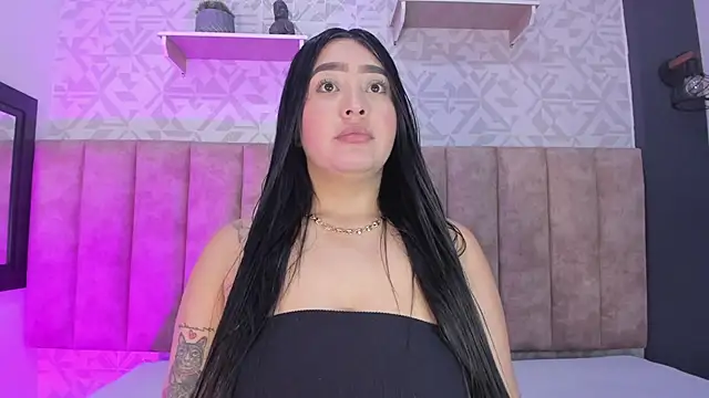 Snapshot of MelinaCruz chatting on 10-23-25, 04:11 MelinaCruz online show from 10-23-25, 04:11
