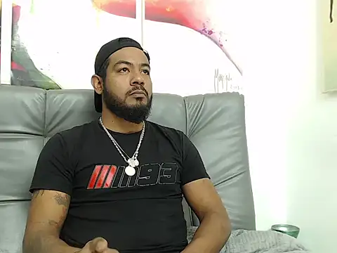 BladeFoxxx1 online show from 11-22-25, 03:33