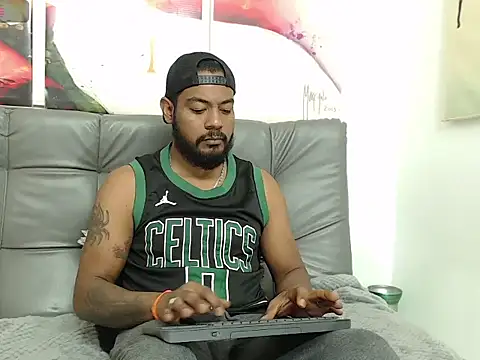 BladeFoxxx1 online show from 11-03-25, 05:27