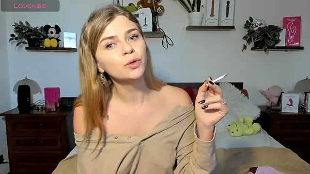 HaleyReedme online show from 11-18-25, 08:06