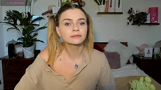 HaleyReedme online show from 11-19-25, 08:14