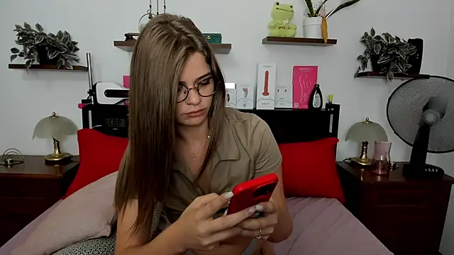 Snapshot of HaleyReedme chatting on 07-17-26, 07:16 HaleyReedme online show from 07-17-26, 07:16