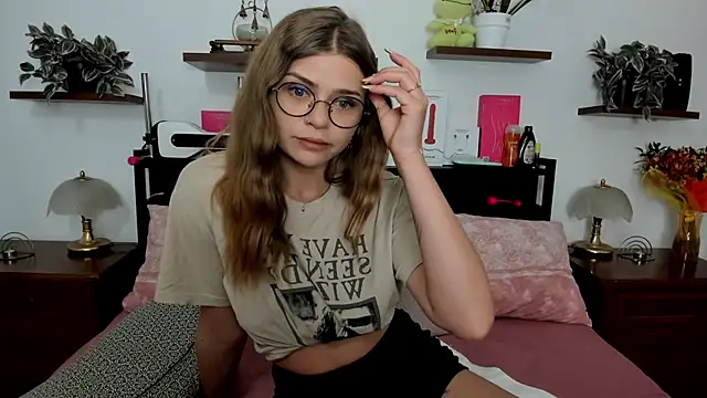 Snapshot of HaleyReedme chatting on 06-16-26, 06:57 HaleyReedme online show from 06-16-26, 06:57