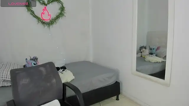 Brithanycullen online show from 04-19-26, 04:13