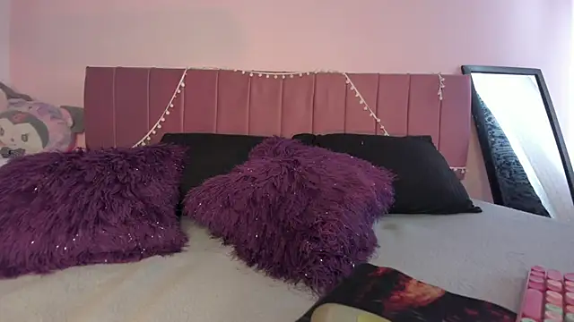 kitty-kryss online show from 03-25-26, 03:22