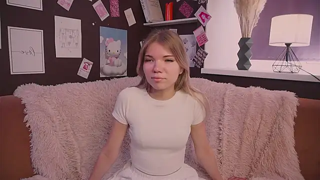 Snapshot of AinsleyBryan chatting on 03-19-25, 09:28 AinsleyBryan online show from 03-19-25, 09:28