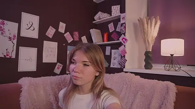 Snapshot of AinsleyBryan chatting on 03-19-25, 06:44 AinsleyBryan online show from 03-19-25, 06:44