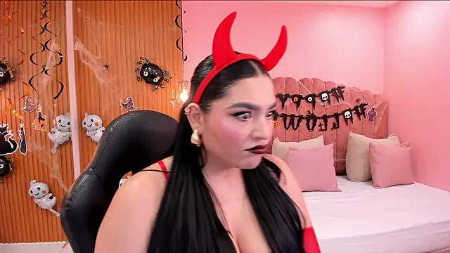 eva sainnt online show from 10-10-25, 04:52