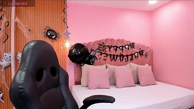 eva sainnt online show from 10-09-25, 05:02