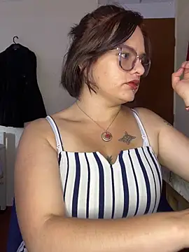 Snapshot of Mistress_Niky_ chatting on 05-10-26, 05:48 Mistress Niky online show from 05-10-26, 05:48