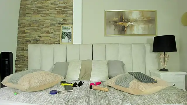 Snapshot of laura_latinhot1 chatting on 12-19-25, 09:06 laura latinhot1 online show from 12-19-25, 09:06