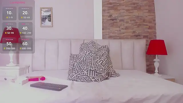 Snapshot of laura_latinhot1 chatting on 06-16-26, 10:10 laura latinhot1 online show from 06-16-26, 10:10