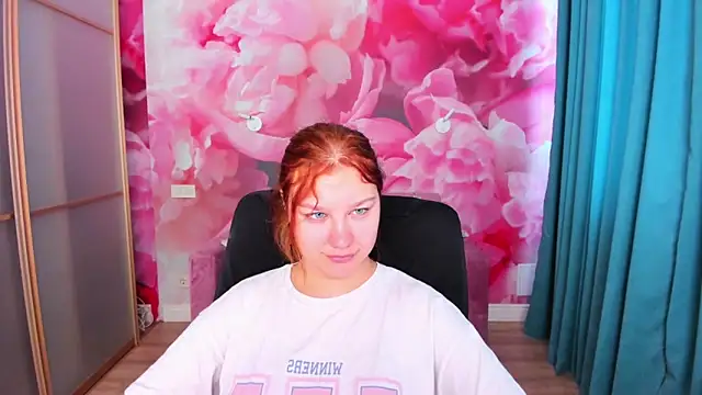 Snapshot of AngelinaLow chatting on 06-07-26, 05:34 AngelinaLow online show from 06-07-26, 05:34