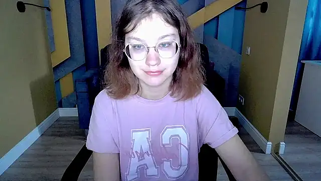 Snapshot of AngelinaLow chatting on 03-15-25, 06:25 AngelinaLow online show from 03-15-25, 06:25