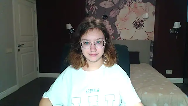 Snapshot of AngelinaLow chatting on 03-13-25, 03:17 AngelinaLow online show from 03-13-25, 03:17