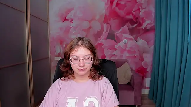 AngelinaLow online show from 11-04-25, 12:31