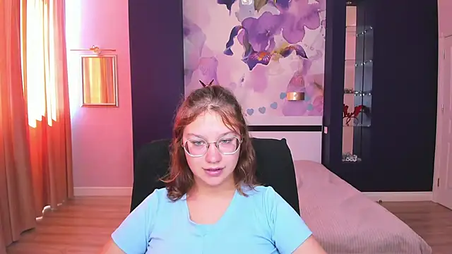 Snapshot of AngelinaLow chatting on 09-22-25, 11:27 AngelinaLow online show from 09-22-25, 11:27