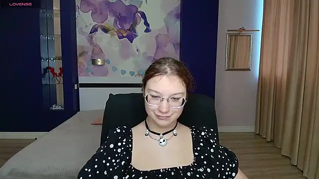 Snapshot of AngelinaLow chatting on 10-07-25, 11:33 AngelinaLow online show from 10-07-25, 11:33