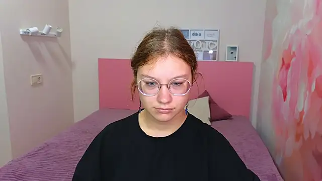 Snapshot of AngelinaLow chatting on 09-09-25, 11:30 AngelinaLow online show from 09-09-25, 11:30
