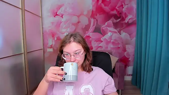 AngelinaLow online show from 11-06-25, 12:31