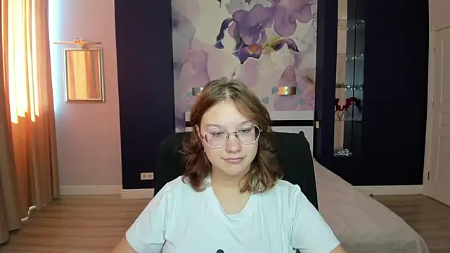 Snapshot of AngelinaLow chatting on 09-27-25, 11:27 AngelinaLow online show from 09-27-25, 11:27