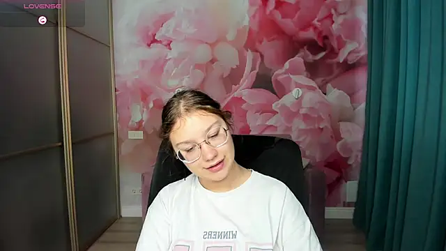 AngelinaLow online show from 10-27-25, 12:28