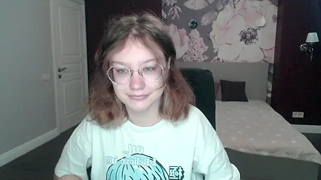 Snapshot of AngelinaLow chatting on 03-18-25, 06:28 AngelinaLow online show from 03-18-25, 06:28