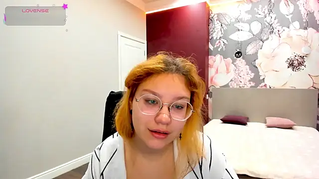 AngelinaLow online show from 02-14-26, 06:24