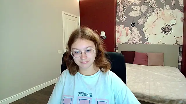 Snapshot of AngelinaLow chatting on 09-30-25, 11:27 AngelinaLow online show from 09-30-25, 11:27