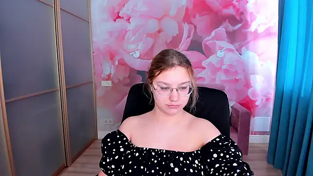 AngelinaLow online show from 03-01-26, 06:35