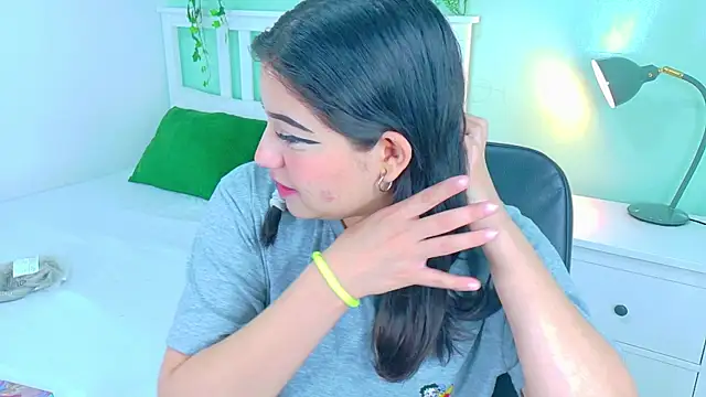 Snapshot of Kathe_sweetness chatting on 09-20-25, 11:37 Kathe sweetness online show from 09-20-25, 11:37