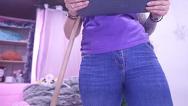 Madison Mayer online show from 12-13-25, 08:04