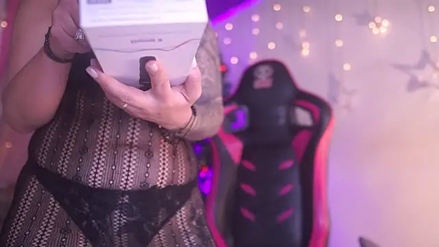 Madison Mayer online show from 12-20-25, 01:47