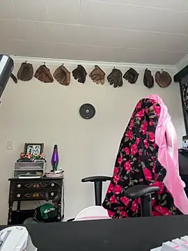 SpaceCowWhore online show from 04-18-26, 02:52