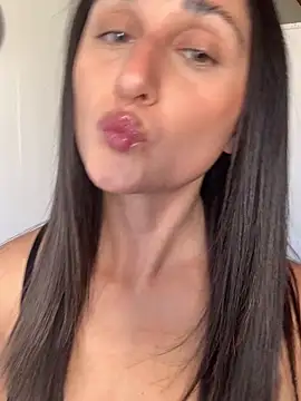 luci brecman online show from 04-22-26, 05:31