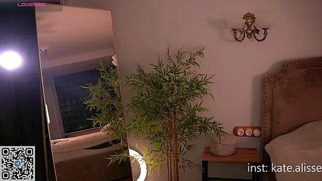 Snapshot of RadiantBliss chatting on 06-15-26, 04:50 RadiantBliss online show from 06-15-26, 04:50