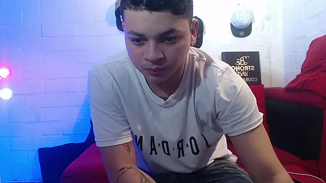 juan montoyasex online show from 03-18-25, 06:39