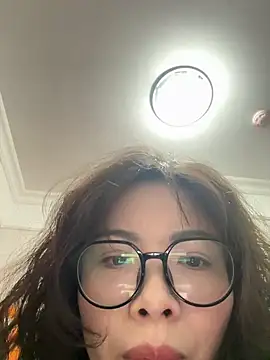 Snapshot of aa520uv chatting on 04-30-26, 05:58 aa520uv online show from 04-30-26, 05:58
