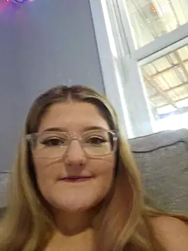 Snapshot of eyesthatsparkle22 chatting on 09-18-25, 07:50 eyesthatsparkle22 online show from 09-18-25, 07:50